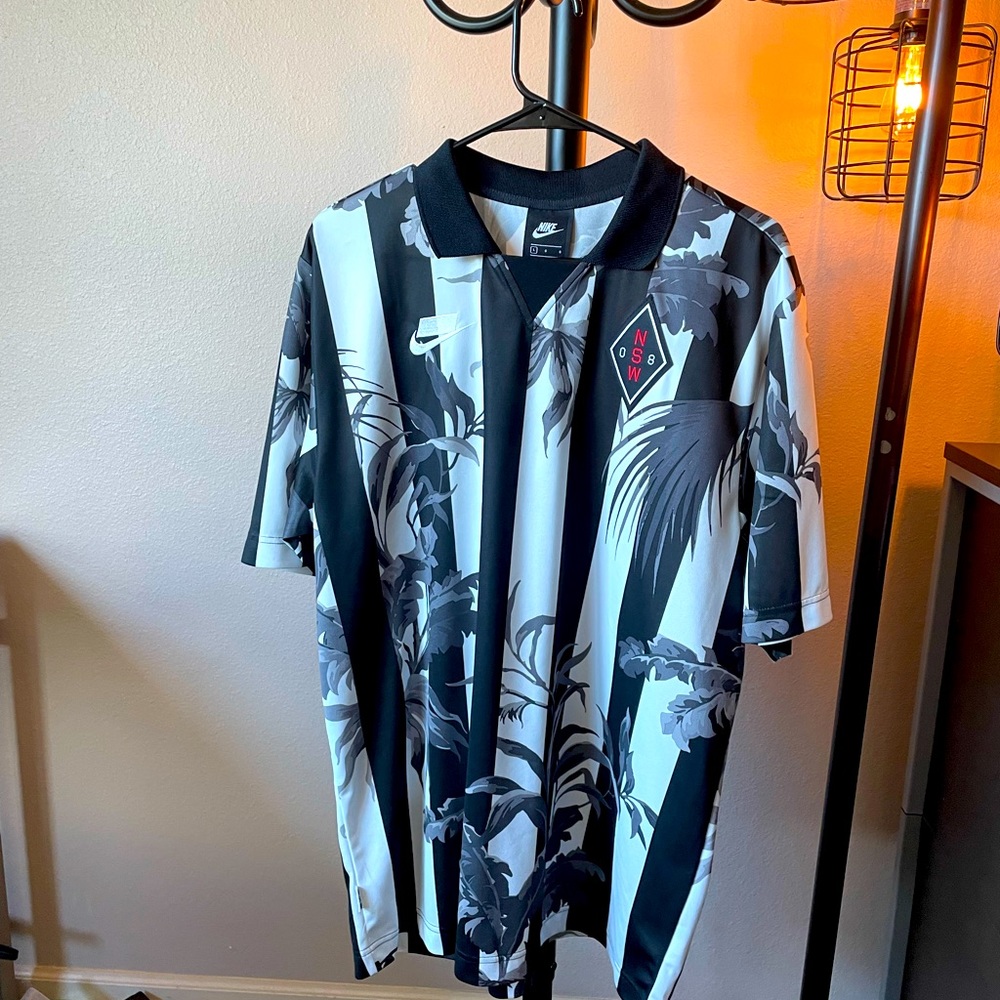 Nike Sportswear Tee